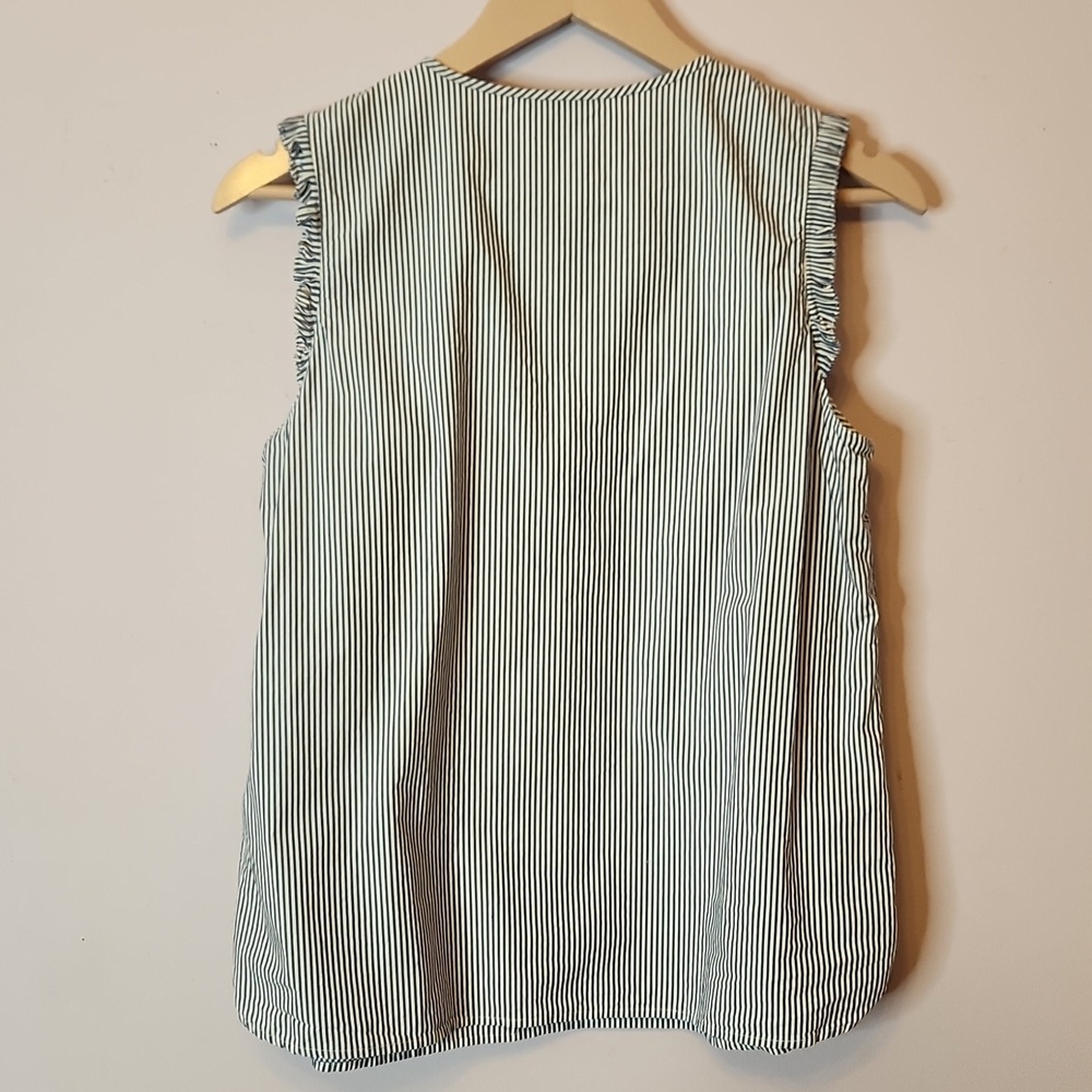J CREW Striped Sleeveless Top with a Ruffle detail, White & Blue, size 6 - Picture 2 of 9